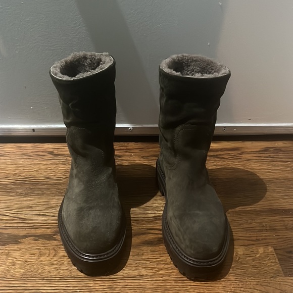 Jimmy Choo Yari Sherpa-lined Boots. Size 7. - Picture 6 of 7